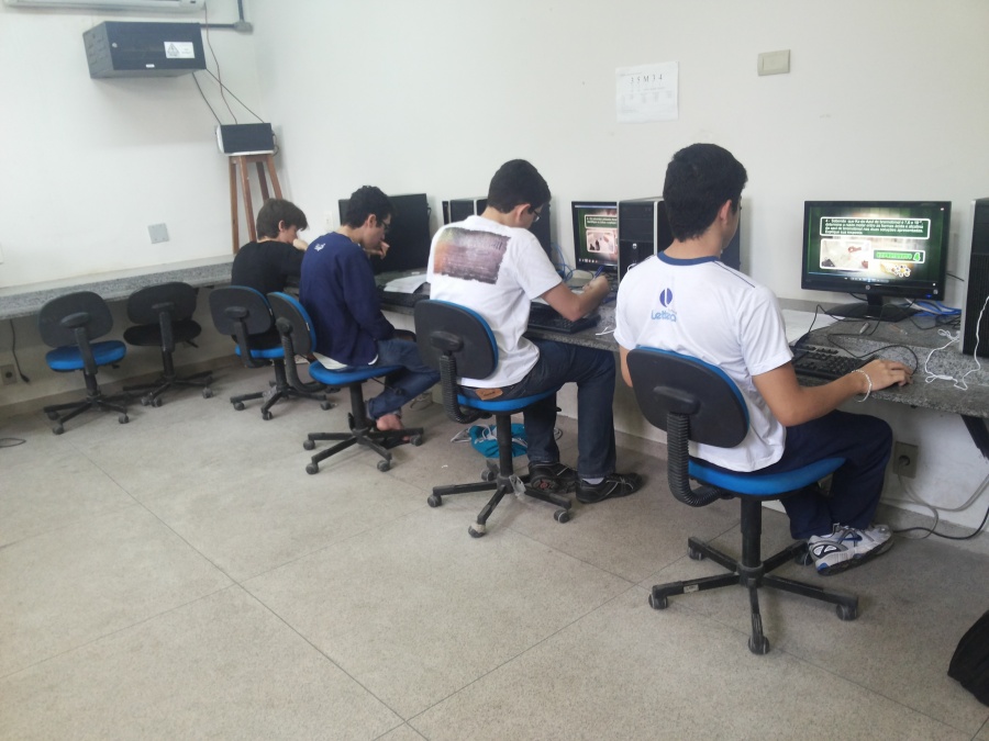 Alunos piauienses fazem prova da fase IV da OBQ